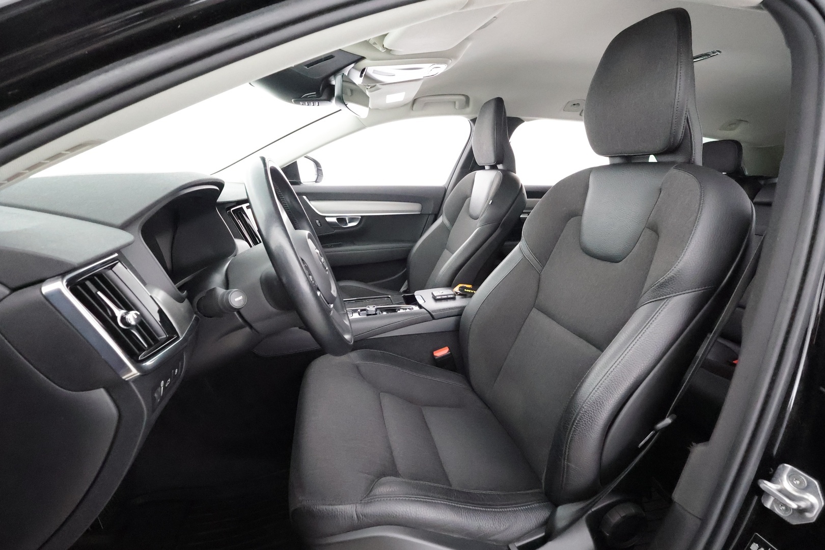 VOLVO V90 2021