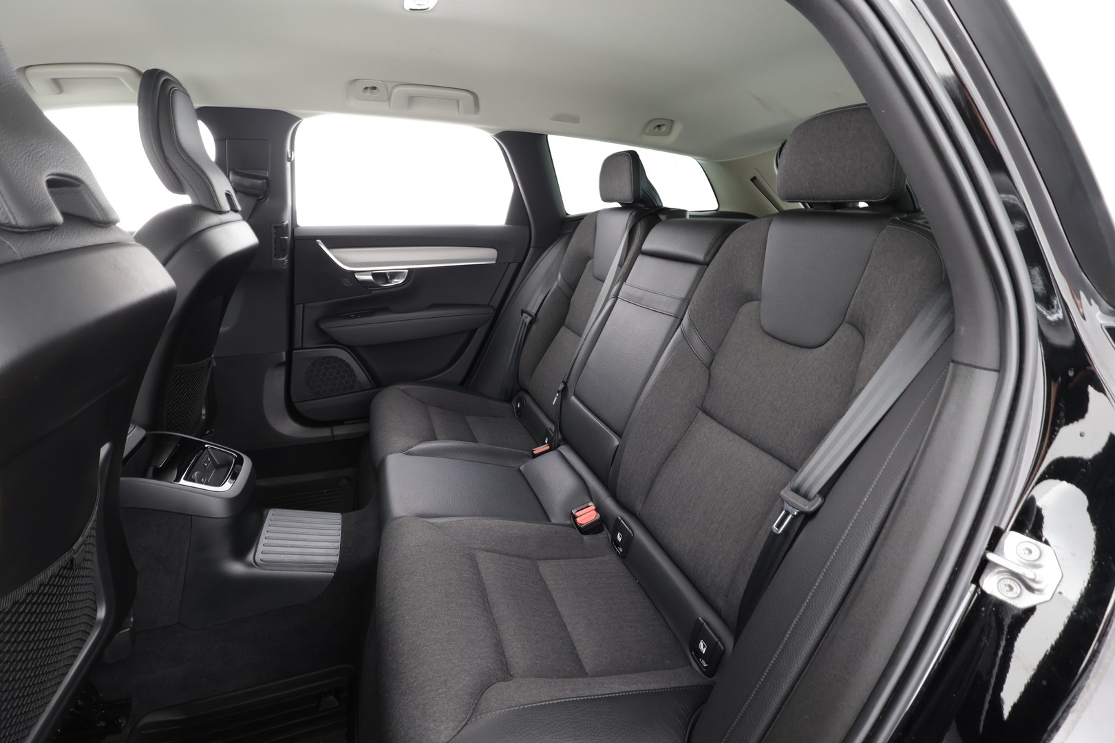 VOLVO V90 2021