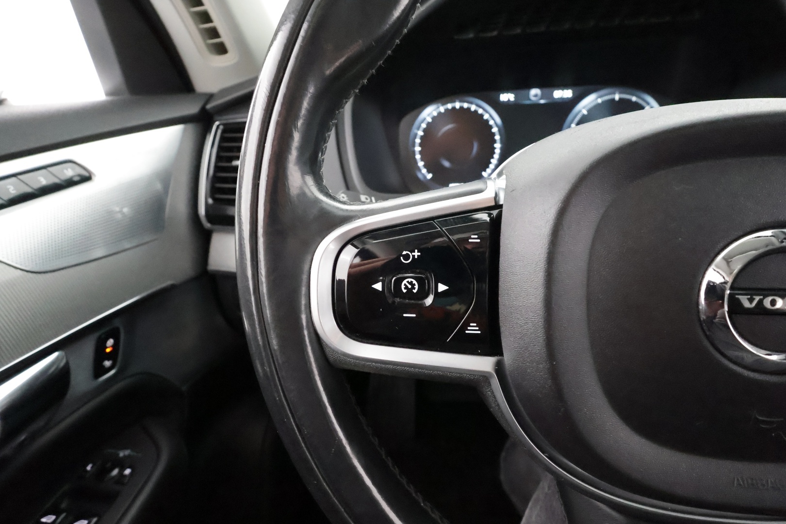 VOLVO XC90 2016