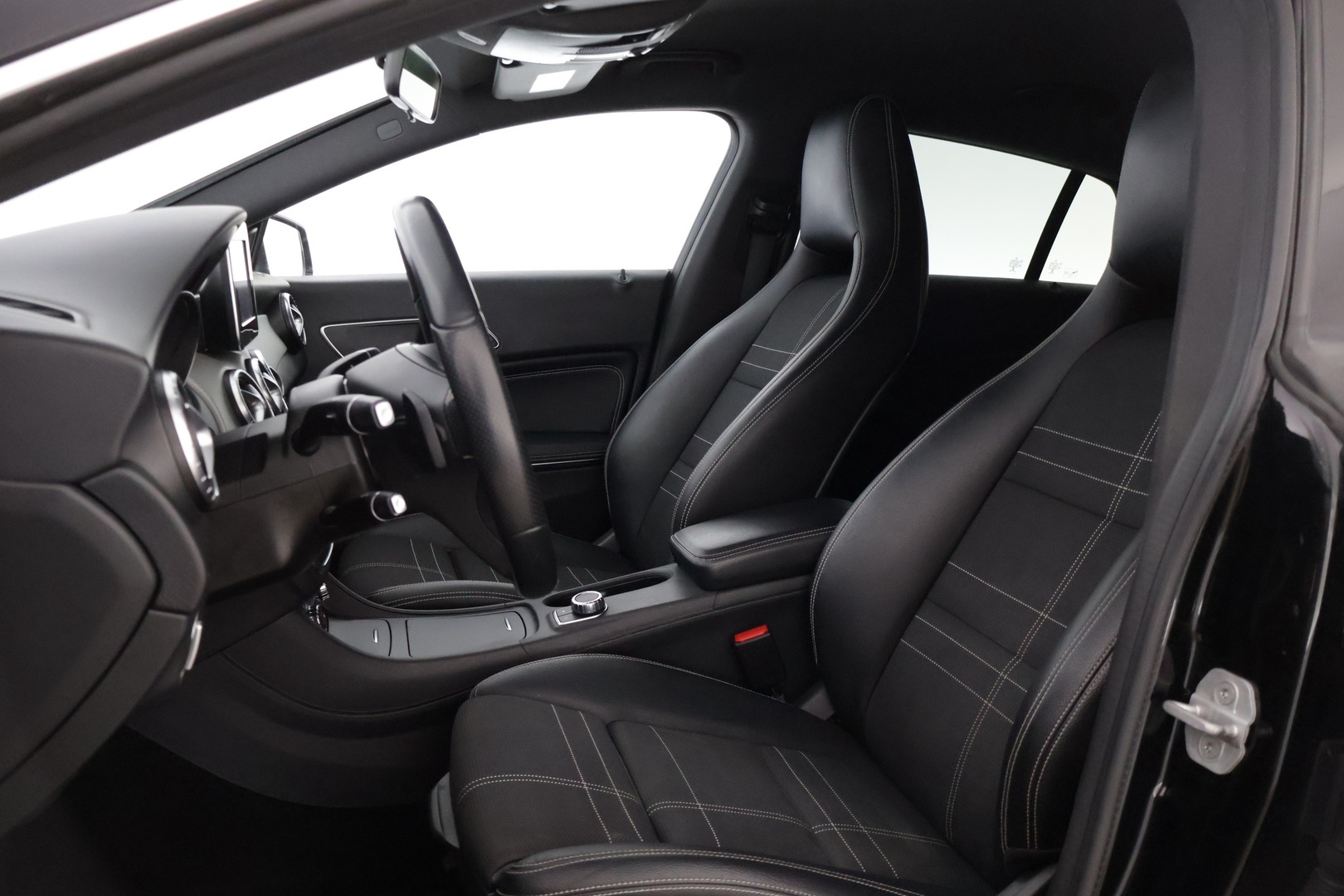 MERCEDES-BENZ CLA 2016