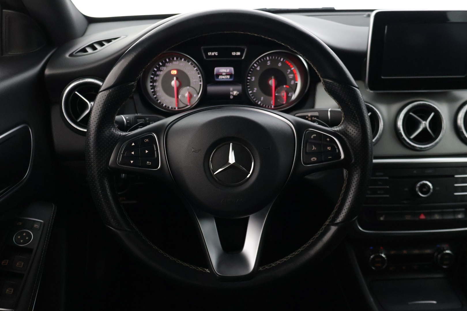 MERCEDES-BENZ CLA 2016