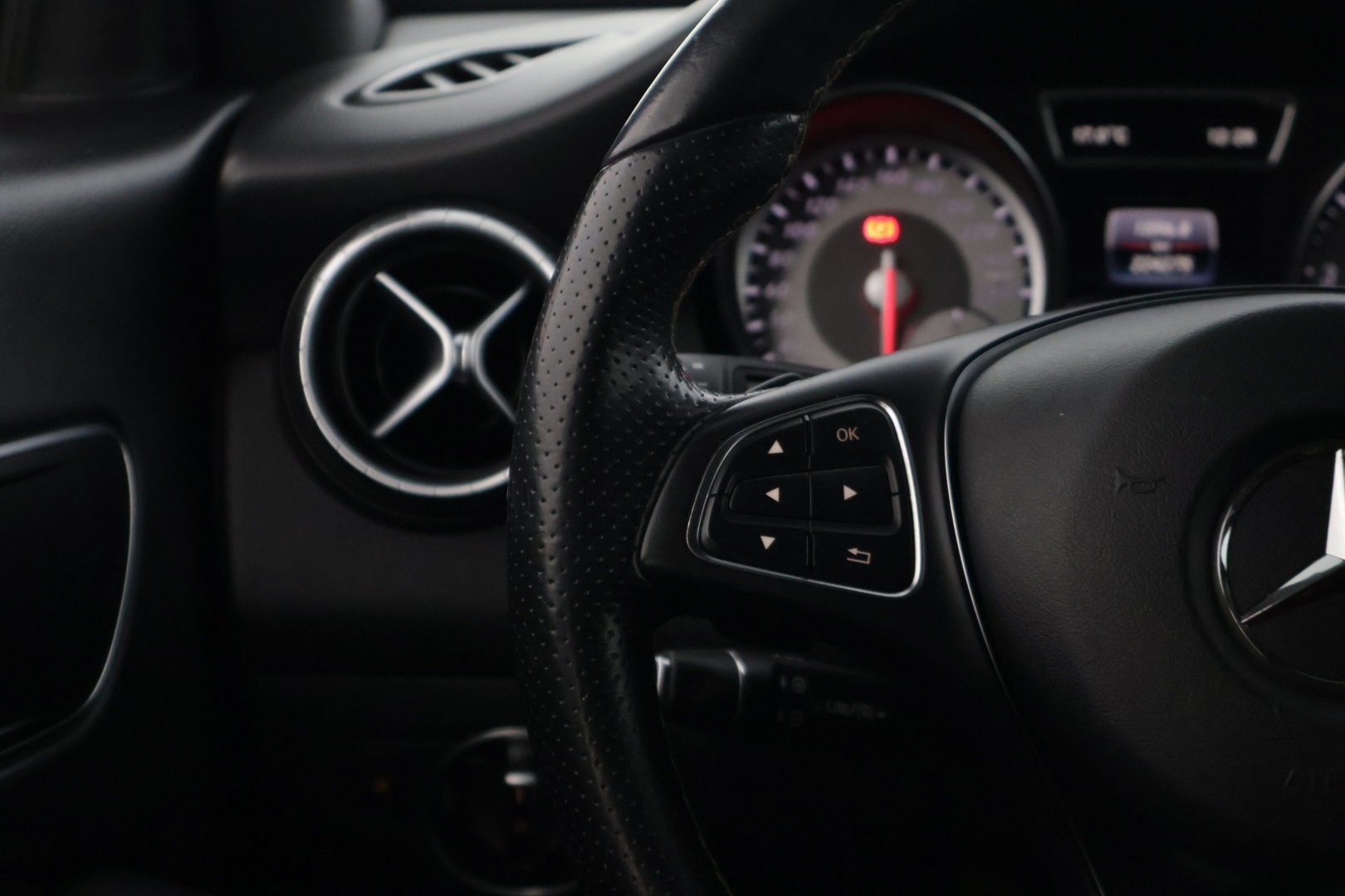 MERCEDES-BENZ CLA 2016