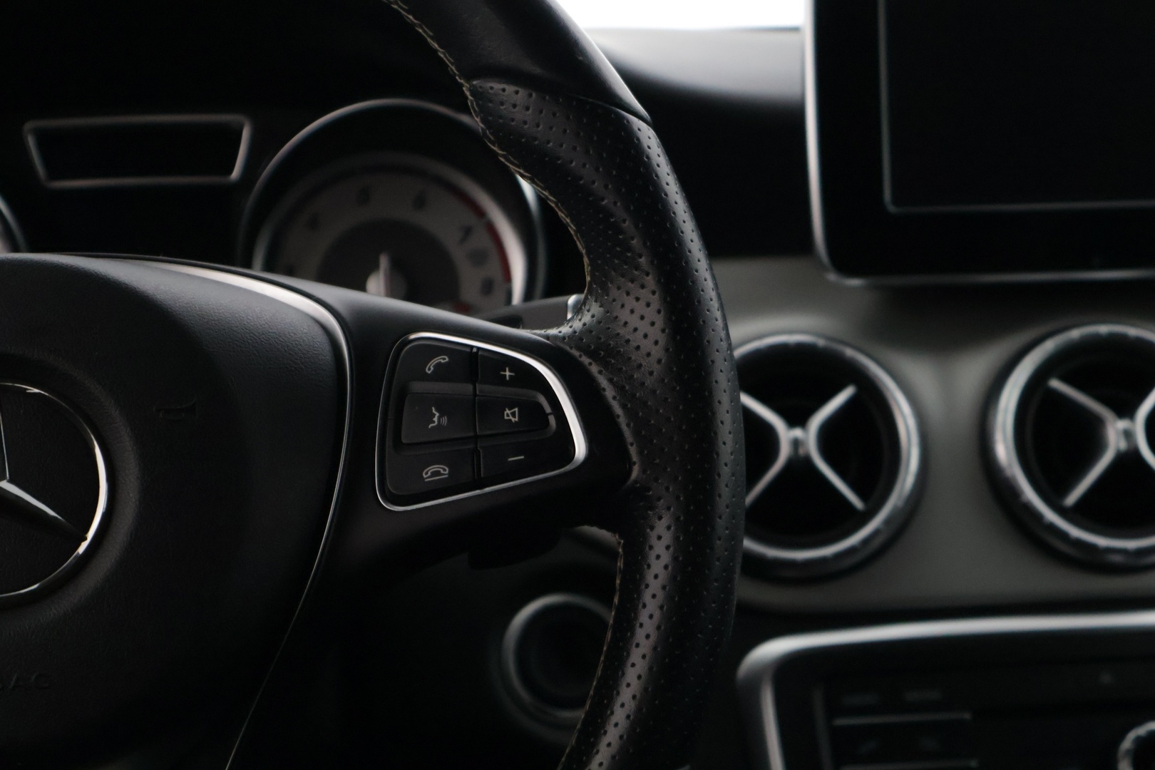 MERCEDES-BENZ CLA 2016