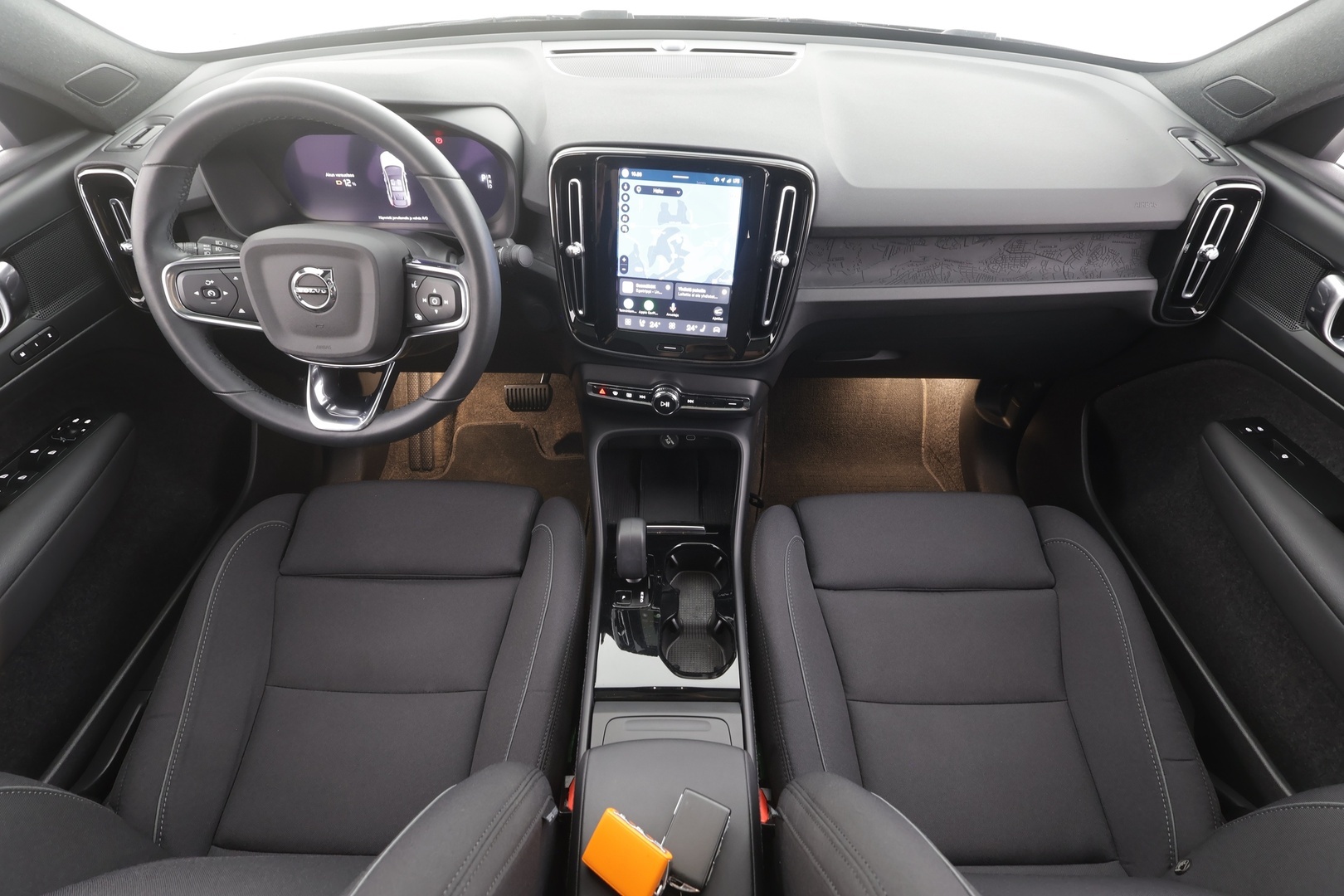VOLVO C40 2023