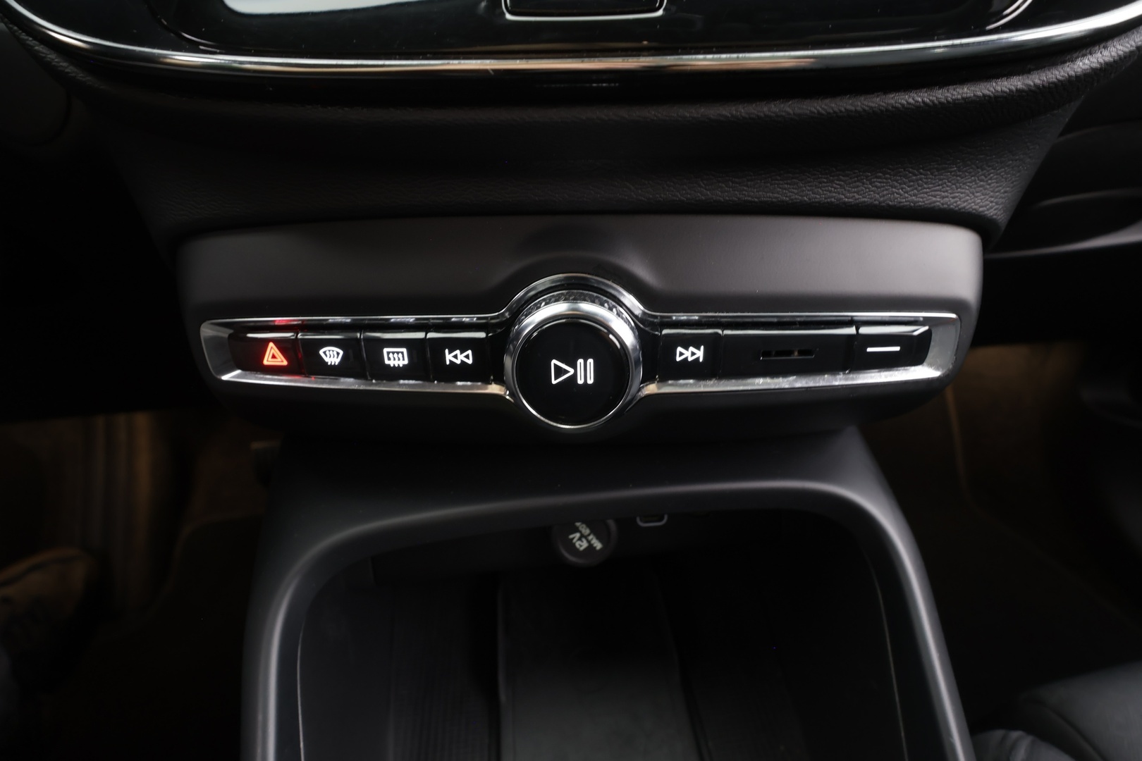 VOLVO C40 2023