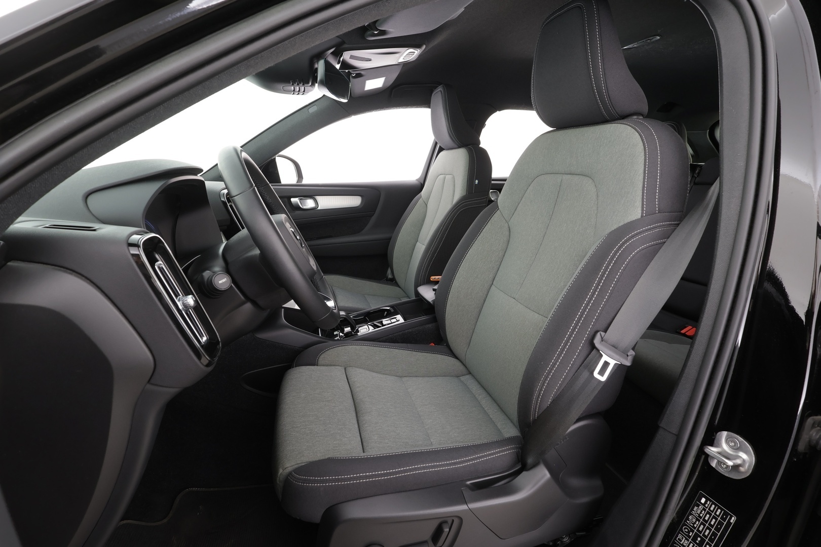 VOLVO XC40 2023