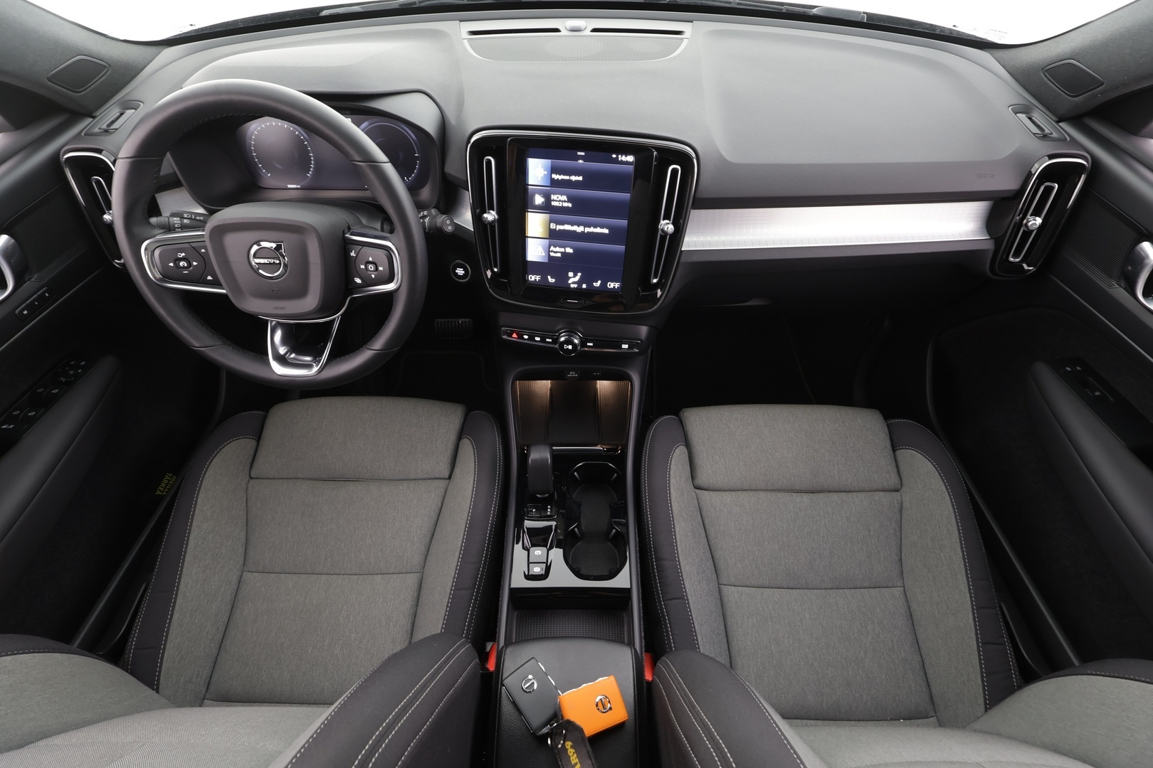 VOLVO XC40 2023