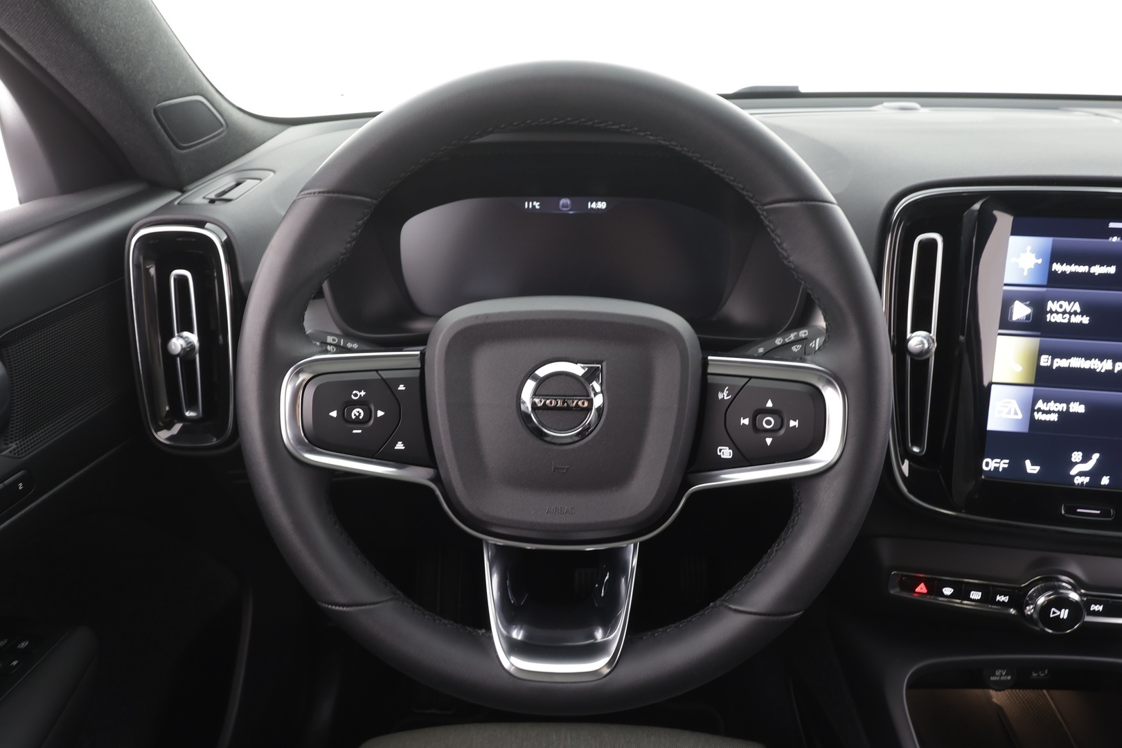 VOLVO XC40 2023