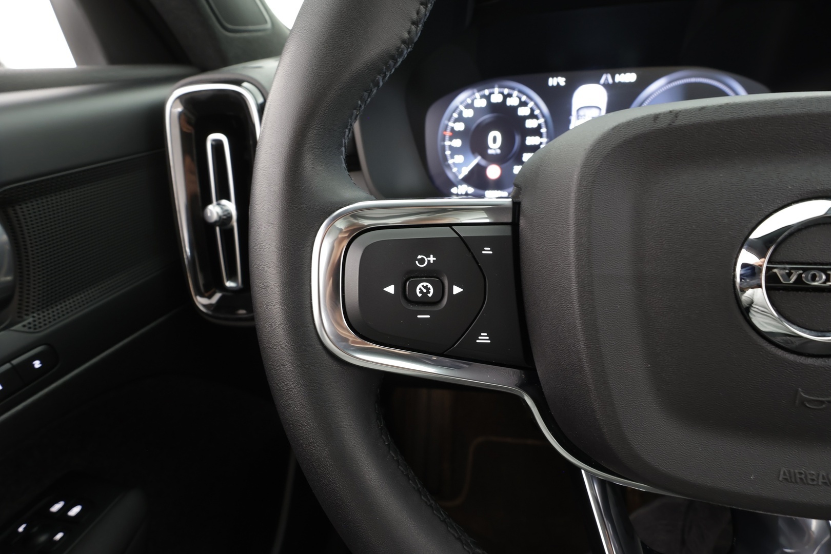 VOLVO XC40 2023