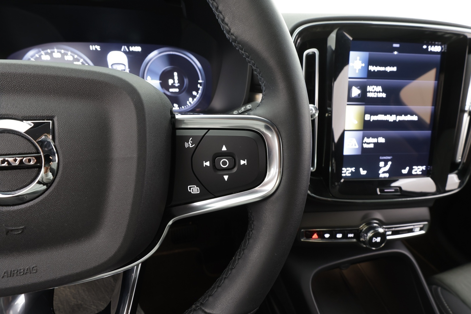 VOLVO XC40 2023