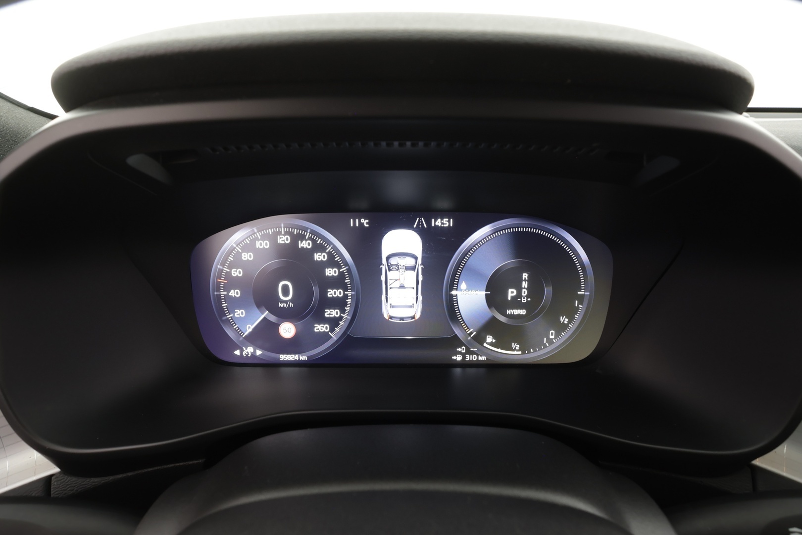 VOLVO XC40 2023