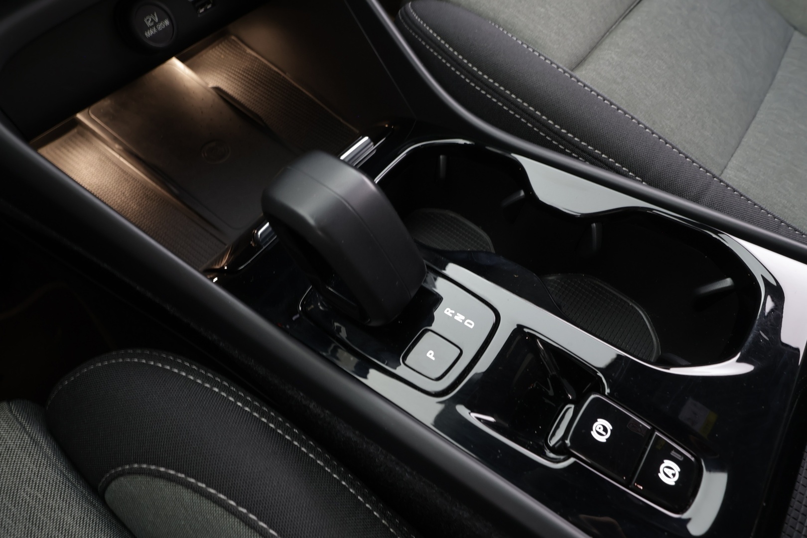 VOLVO XC40 2023