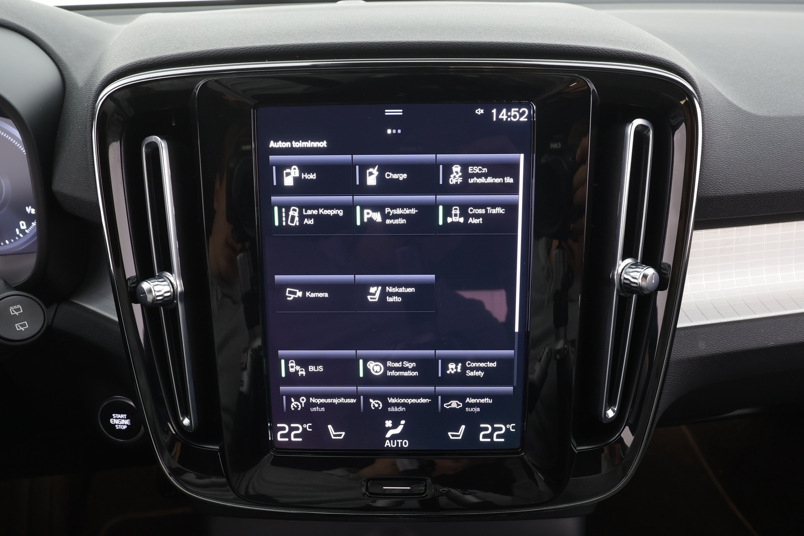 VOLVO XC40 2023