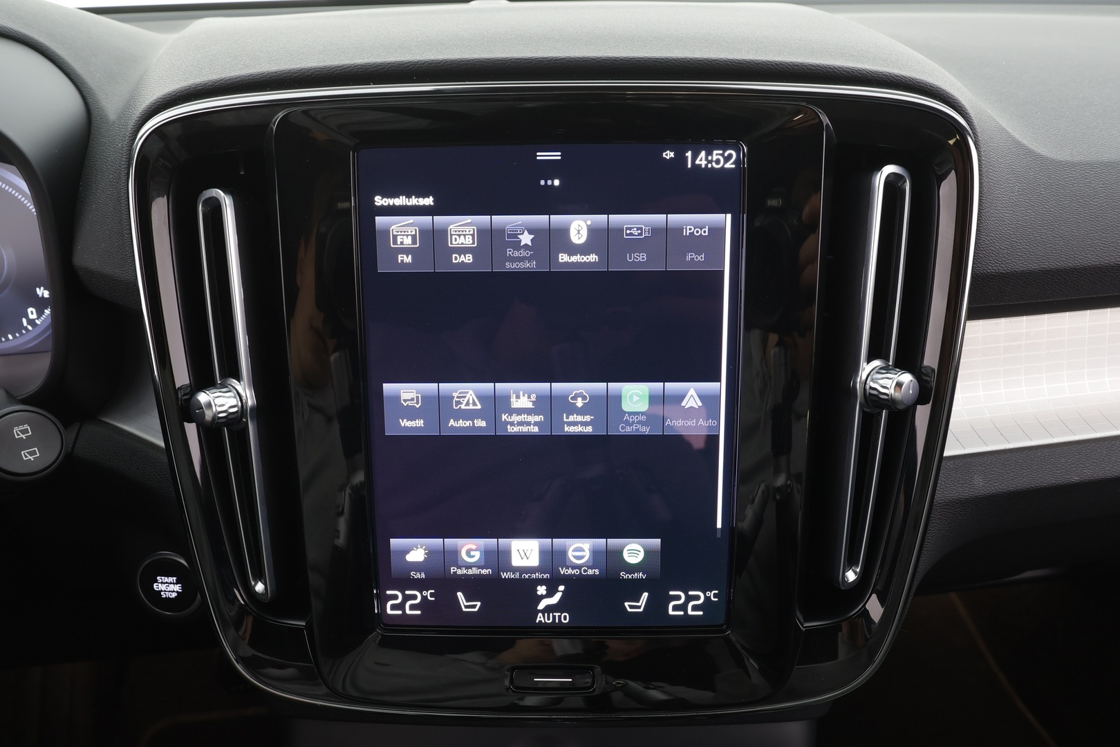 VOLVO XC40 2023