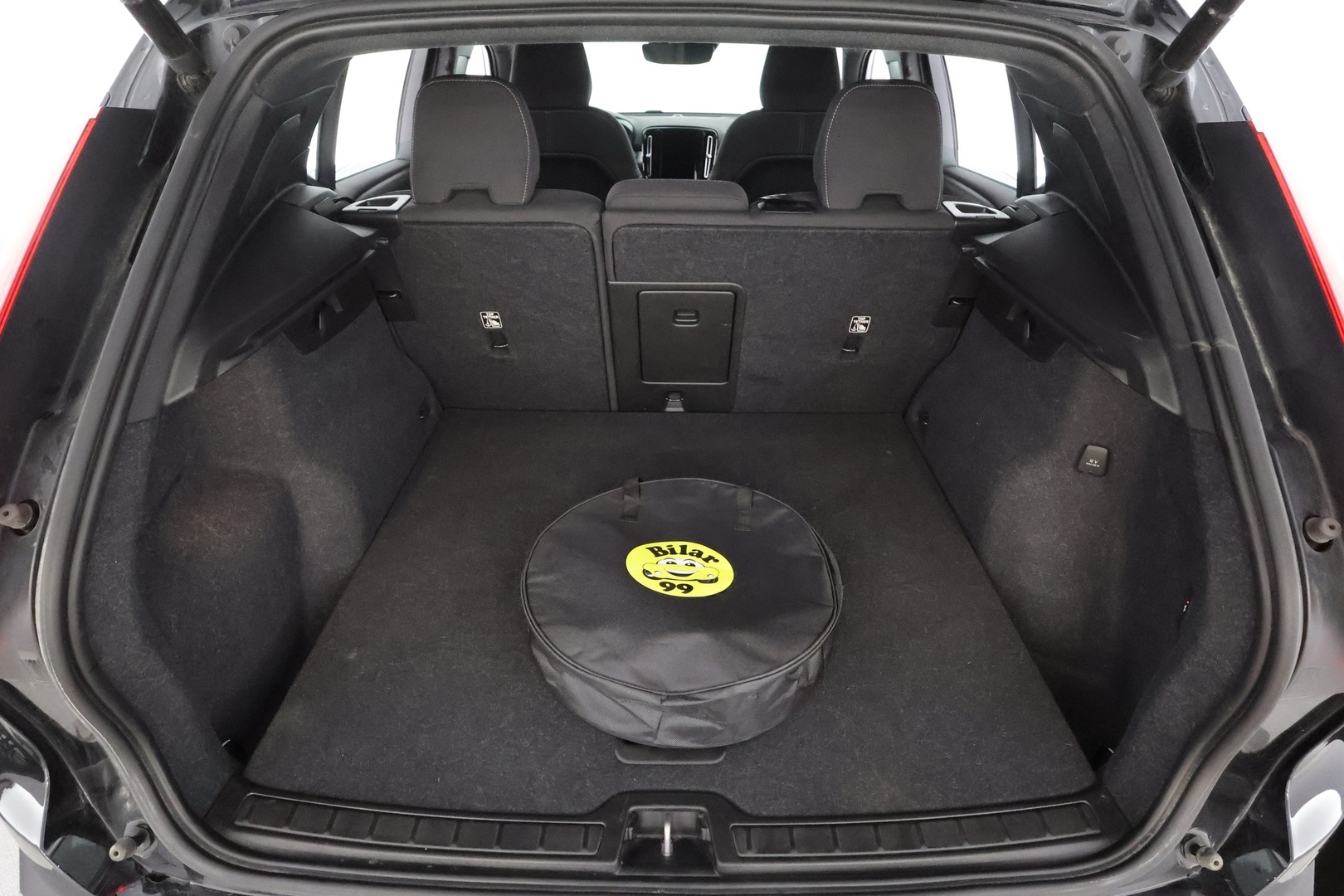 VOLVO XC40 2023