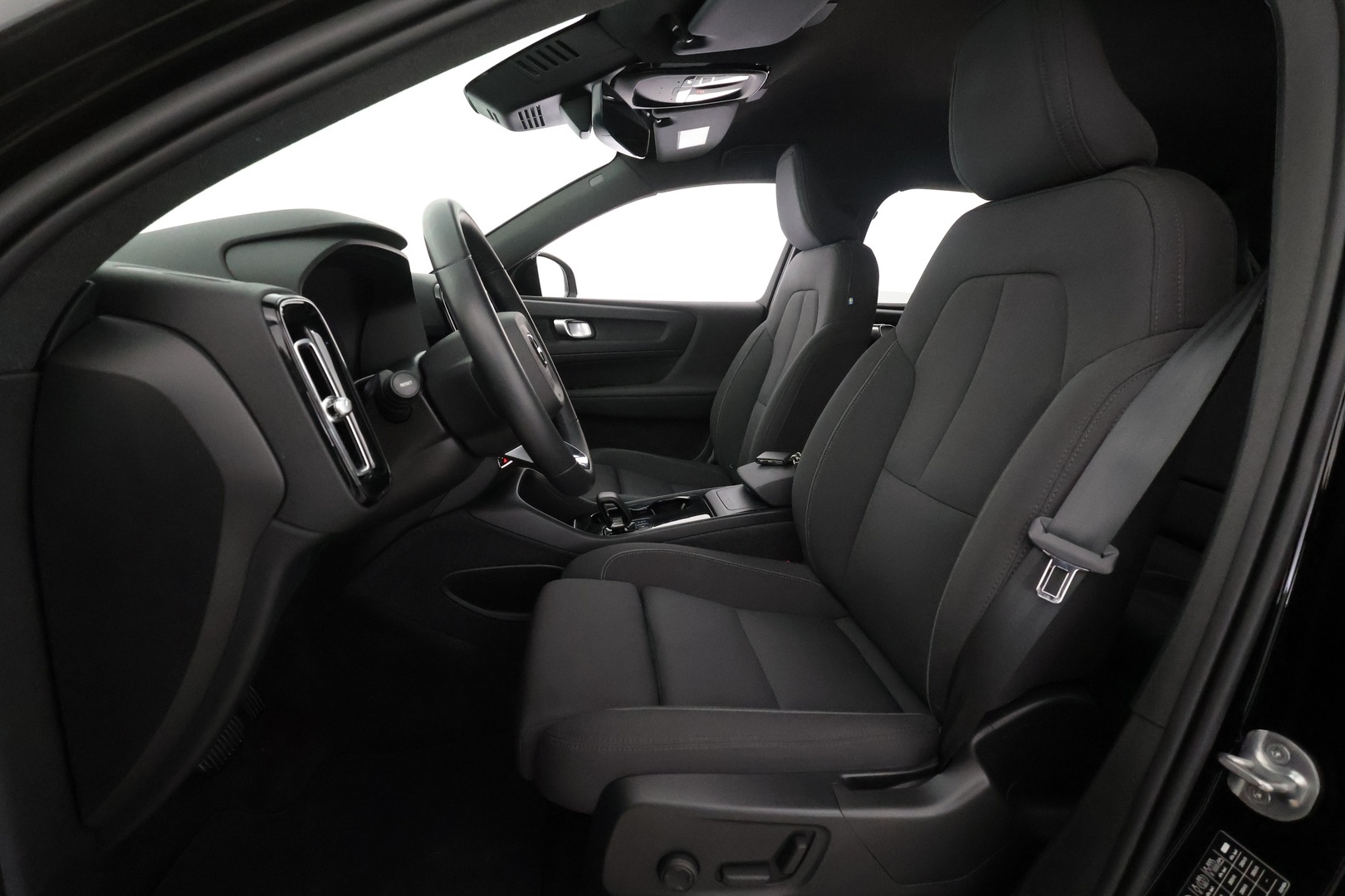 VOLVO XC40 2023
