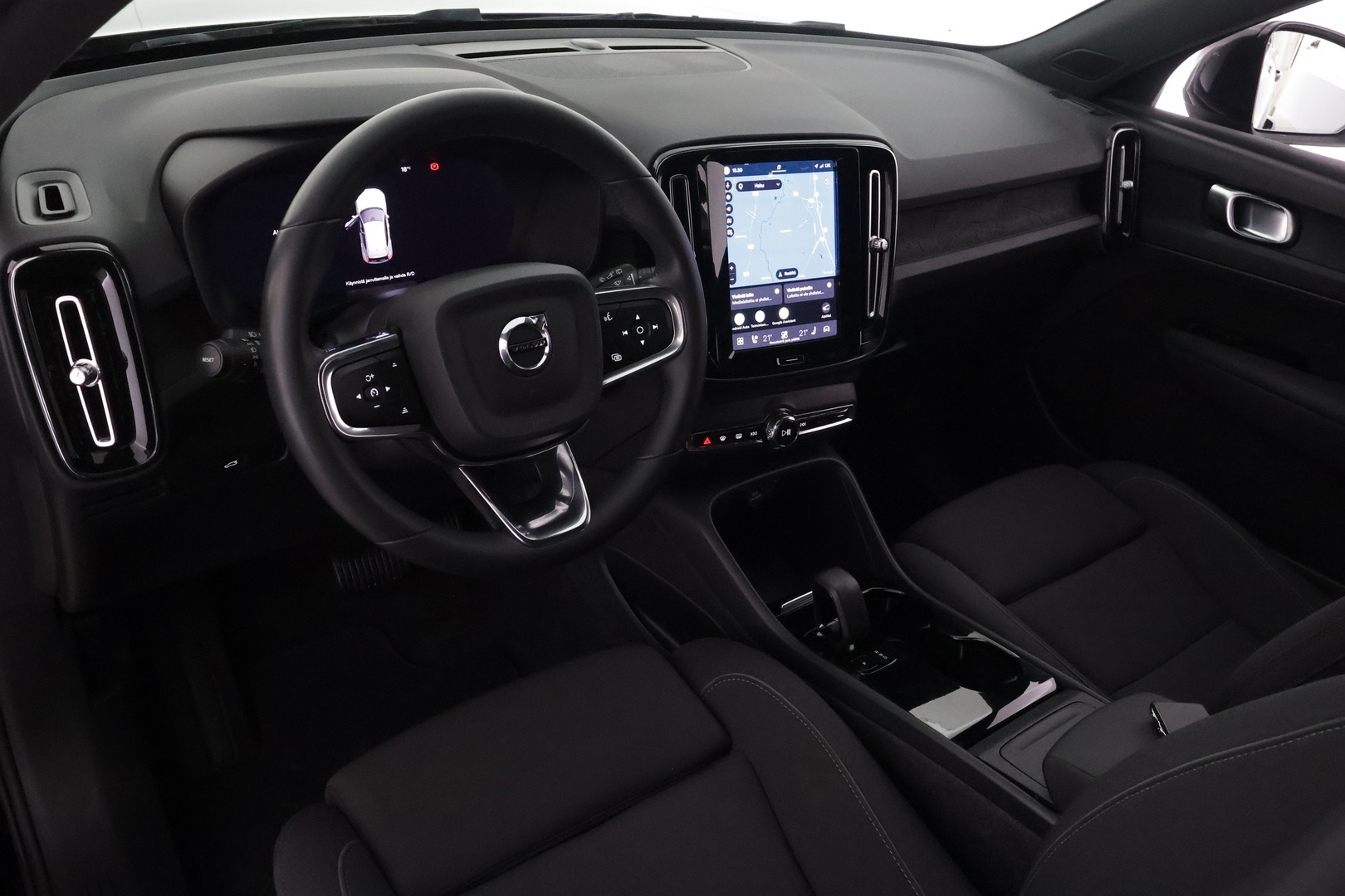 VOLVO XC40 2023