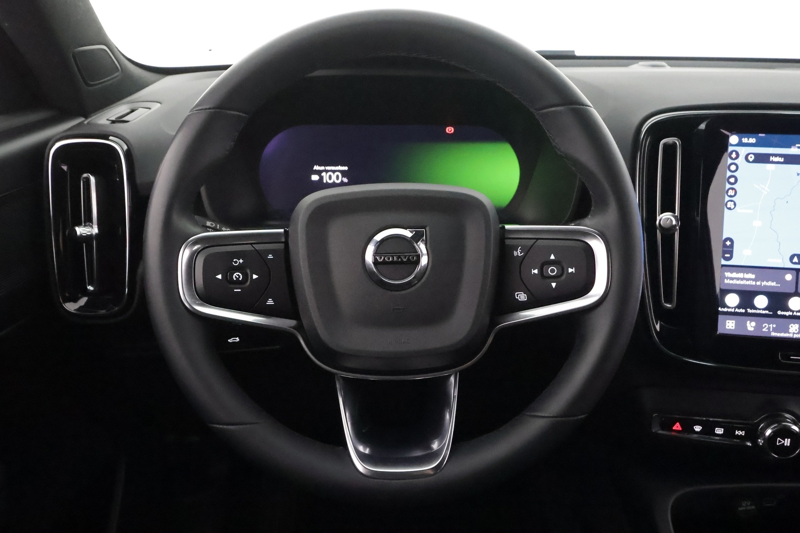 VOLVO XC40 2023