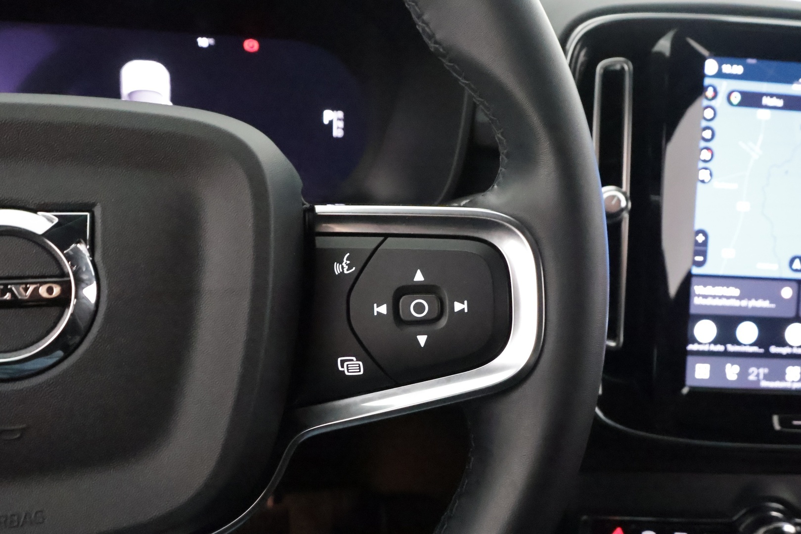 VOLVO XC40 2023