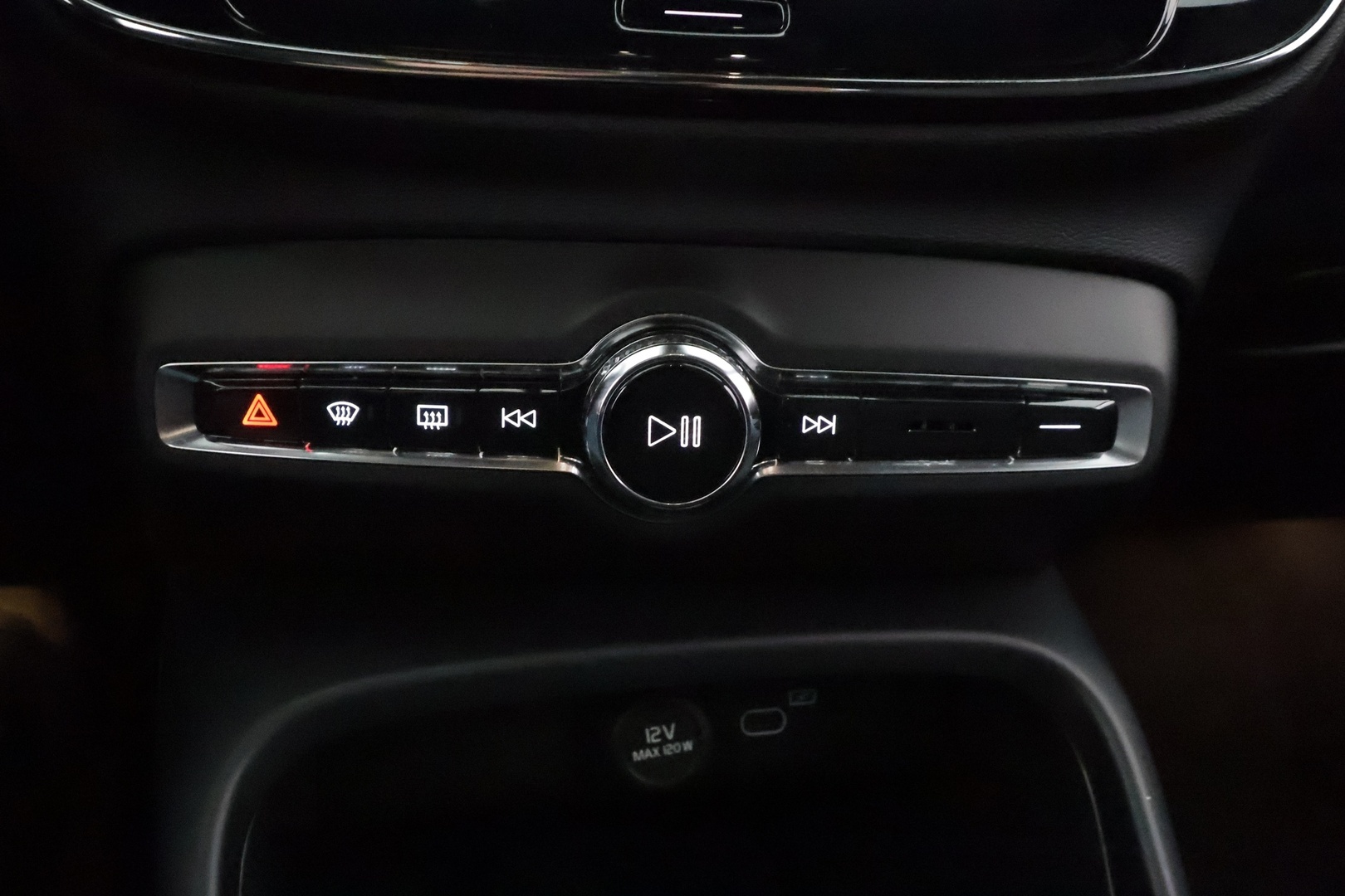 VOLVO XC40 2023