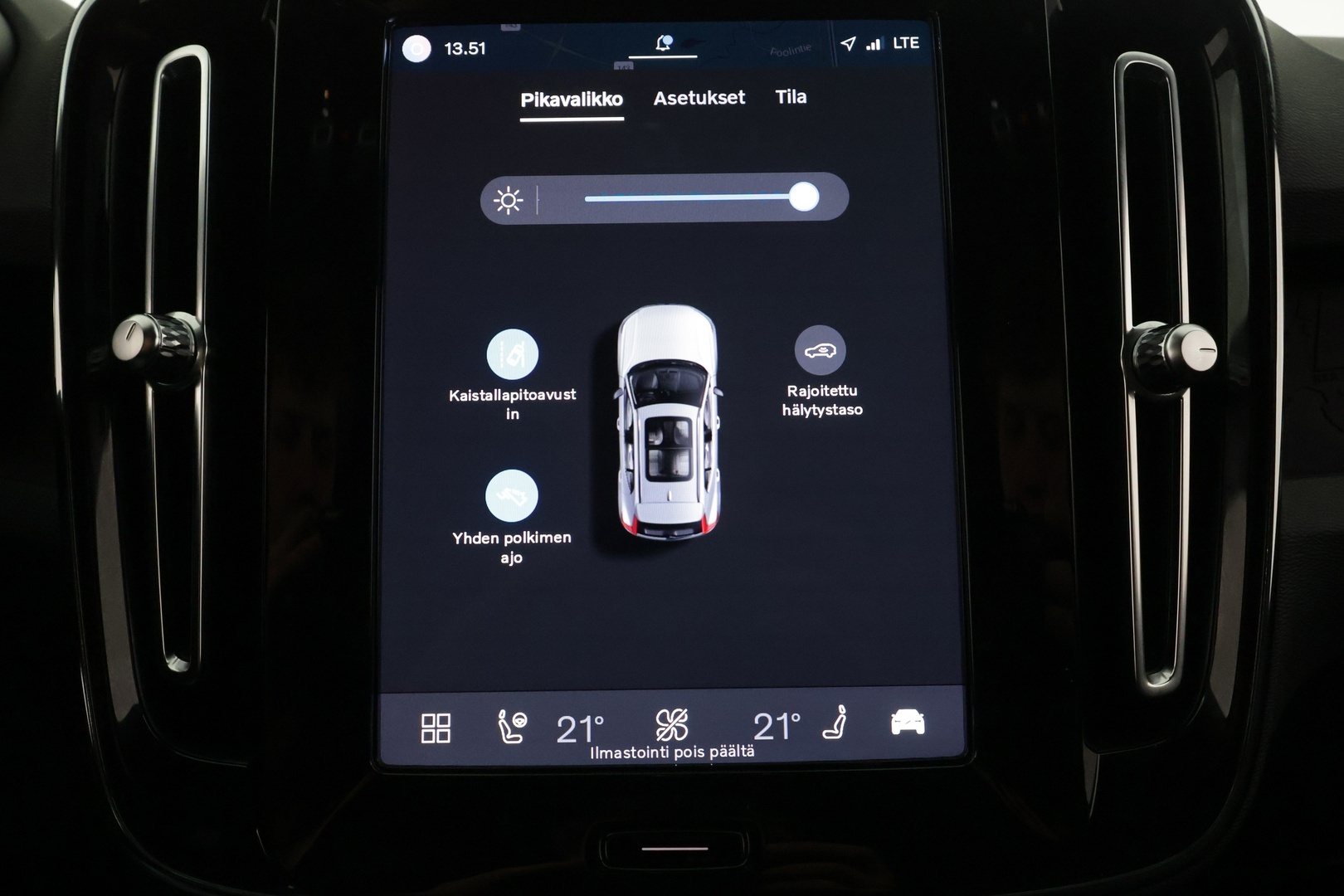 VOLVO XC40 2023