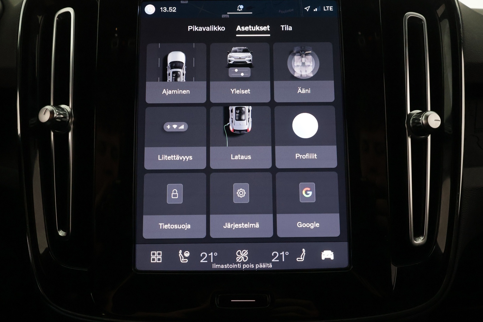 VOLVO XC40 2023