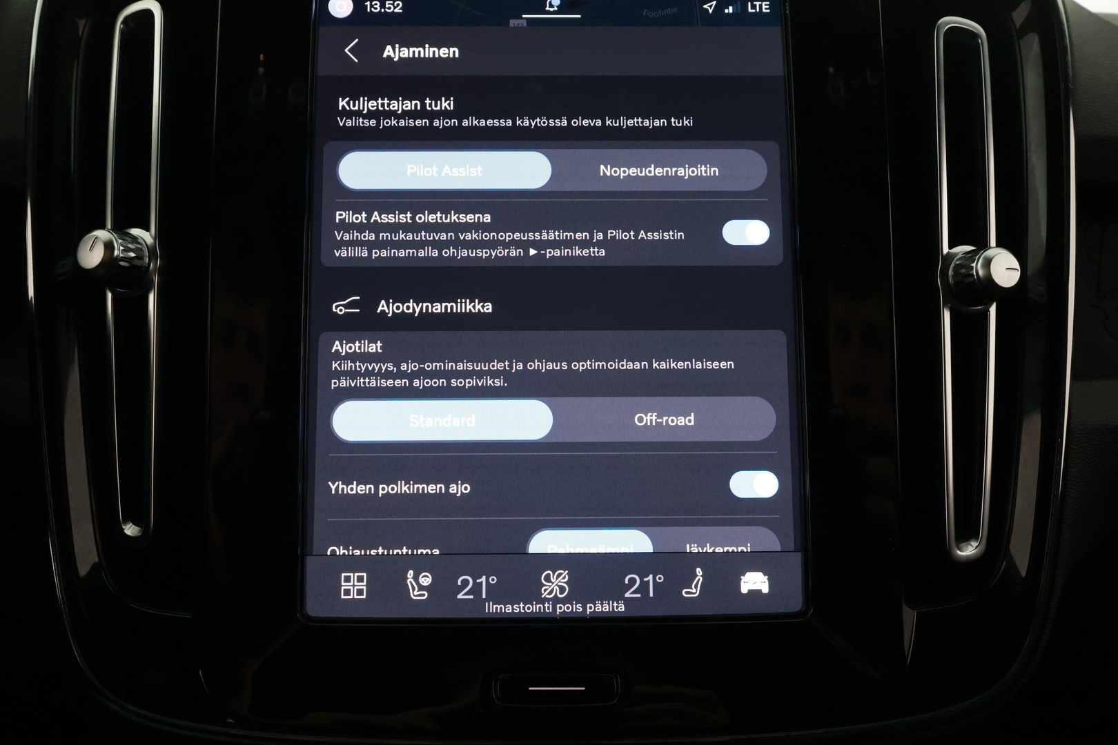 VOLVO XC40 2023