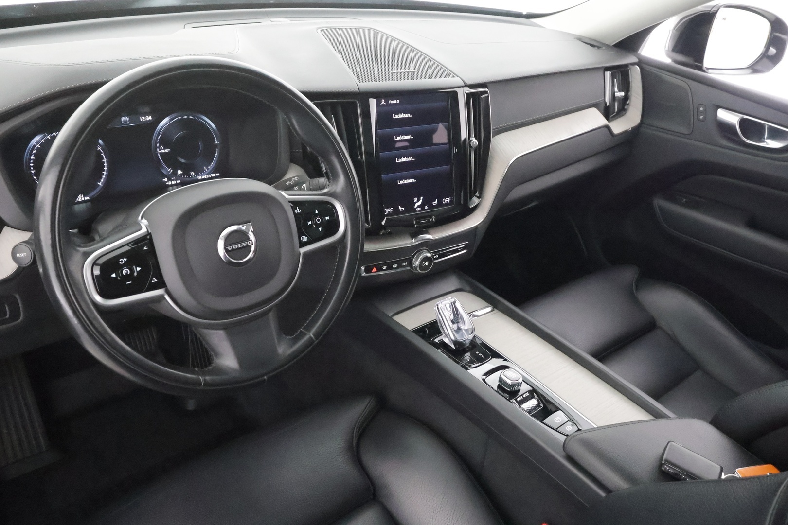 VOLVO XC60 2021