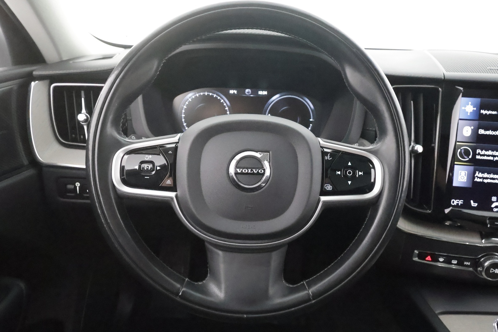 VOLVO XC60 2021