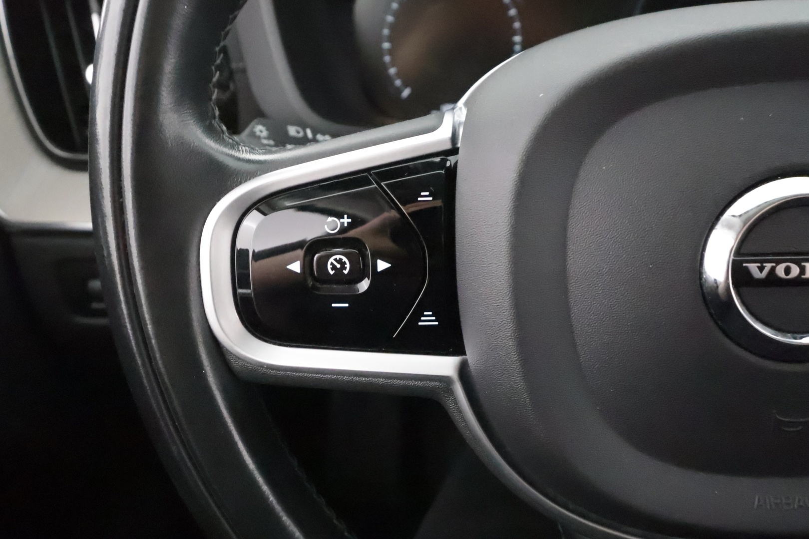 VOLVO XC60 2021