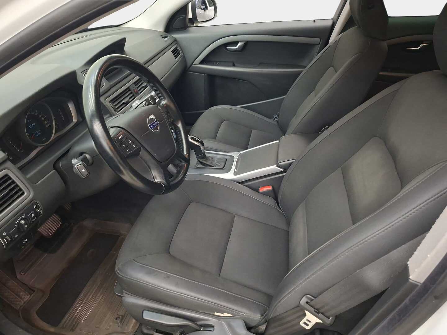 VOLVO V70 2014