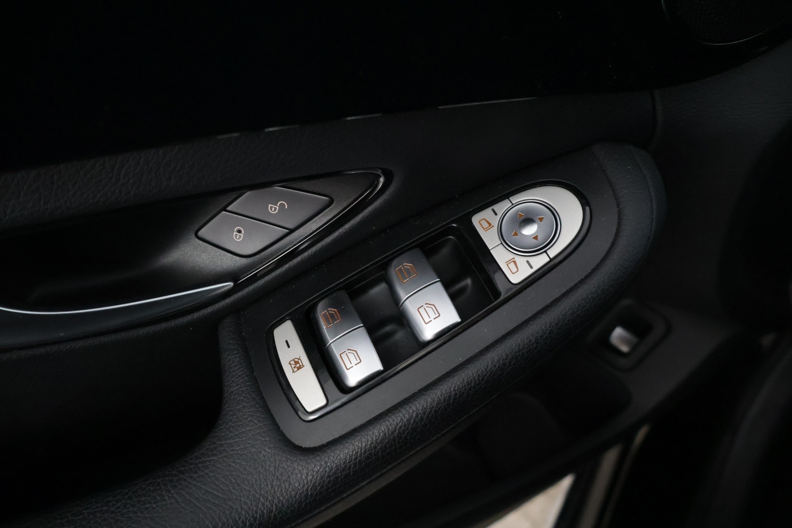 MERCEDES-BENZ C 2016