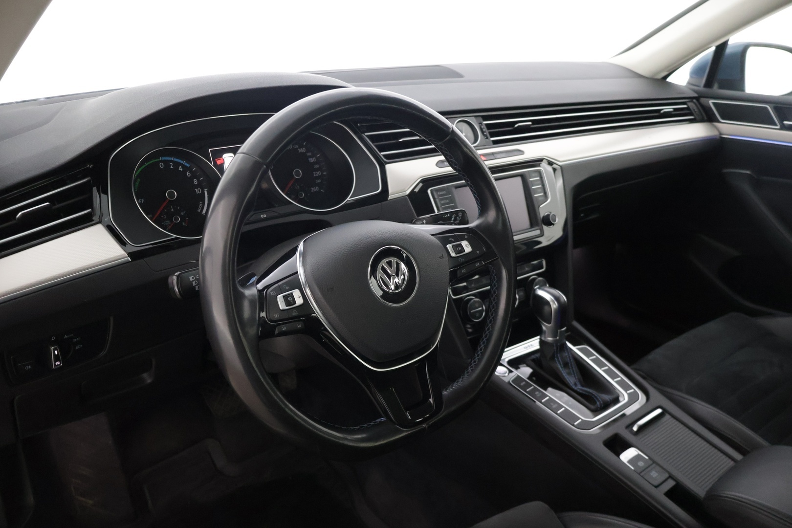 VOLKSWAGEN PASSAT 2016