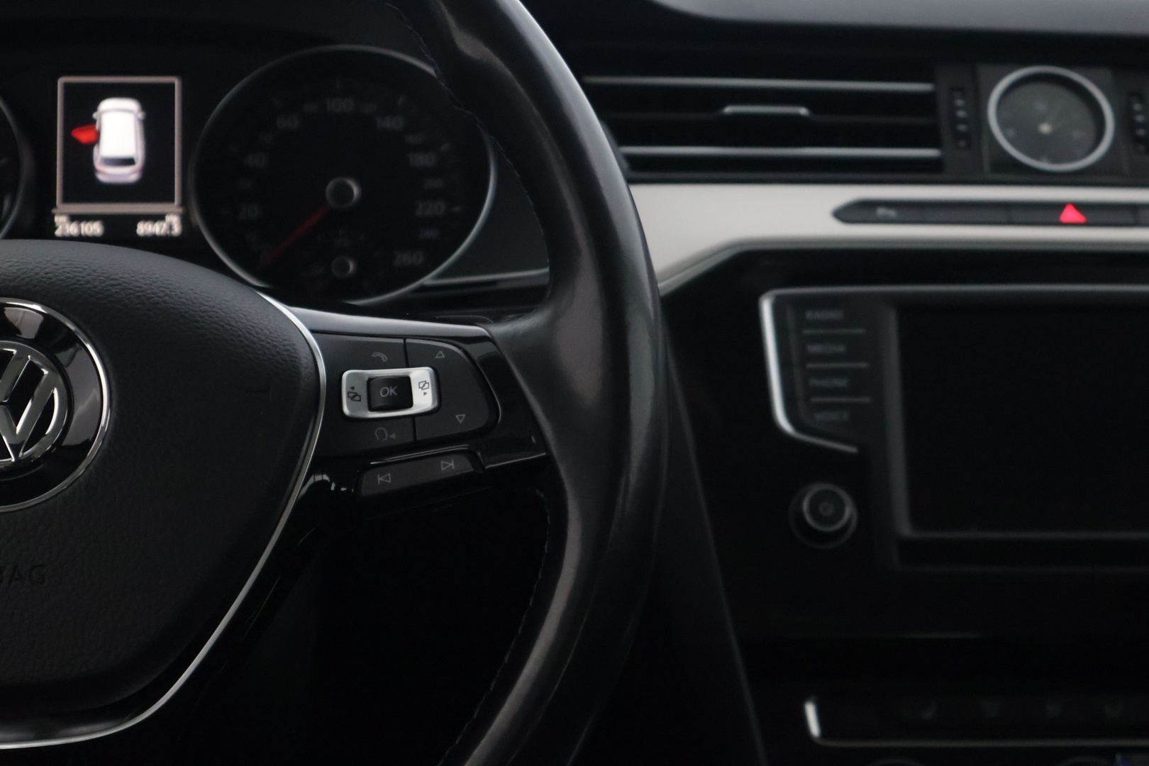 VOLKSWAGEN PASSAT 2016