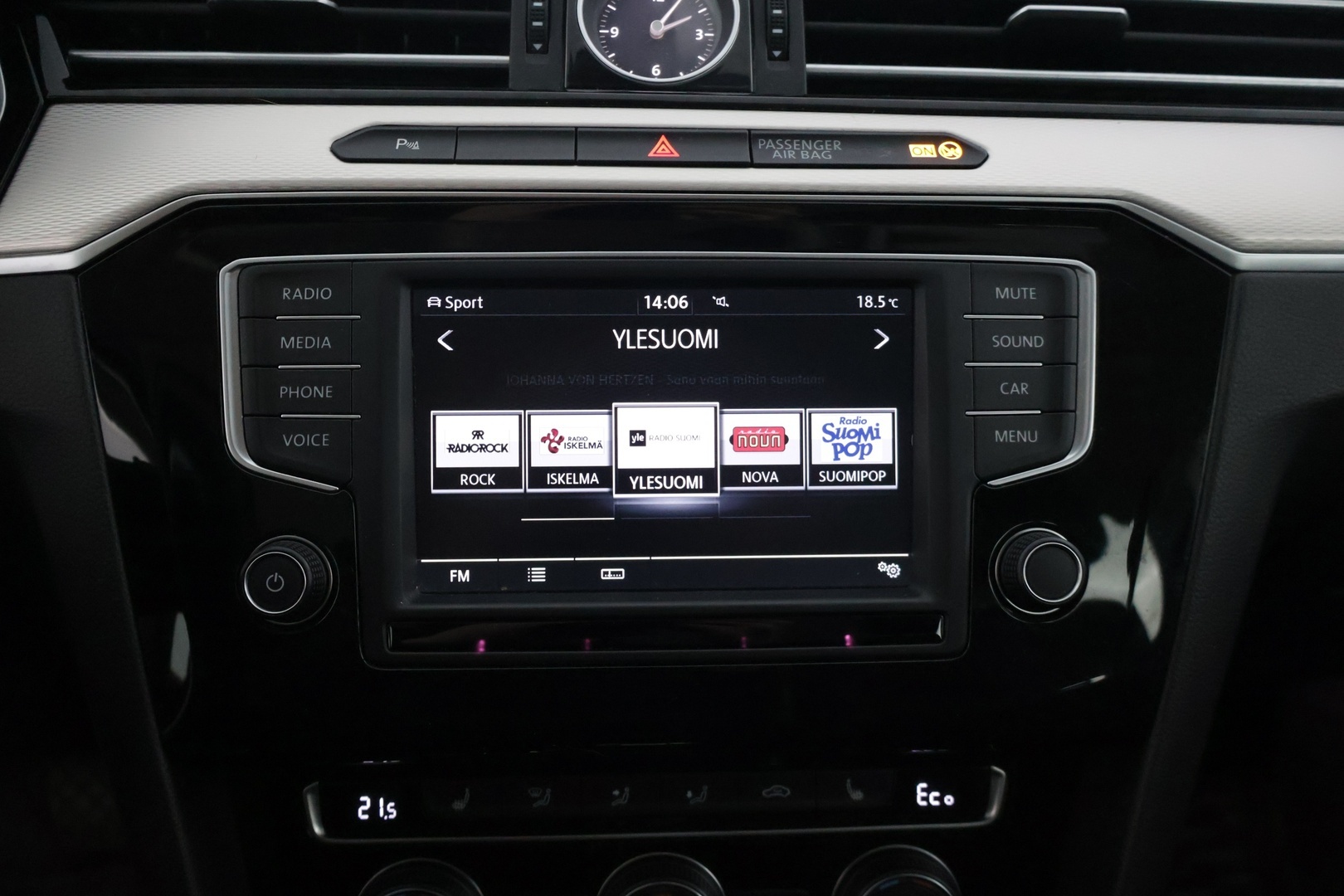 VOLKSWAGEN PASSAT 2016