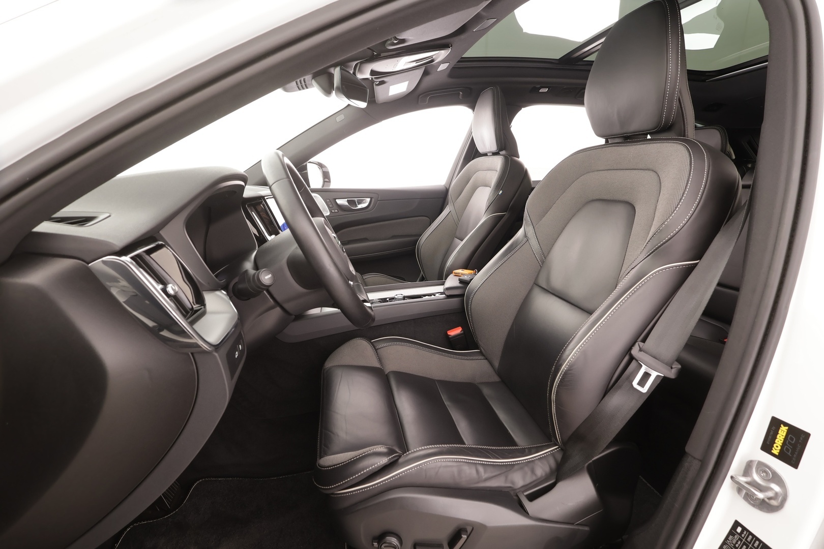 VOLVO XC60 2023