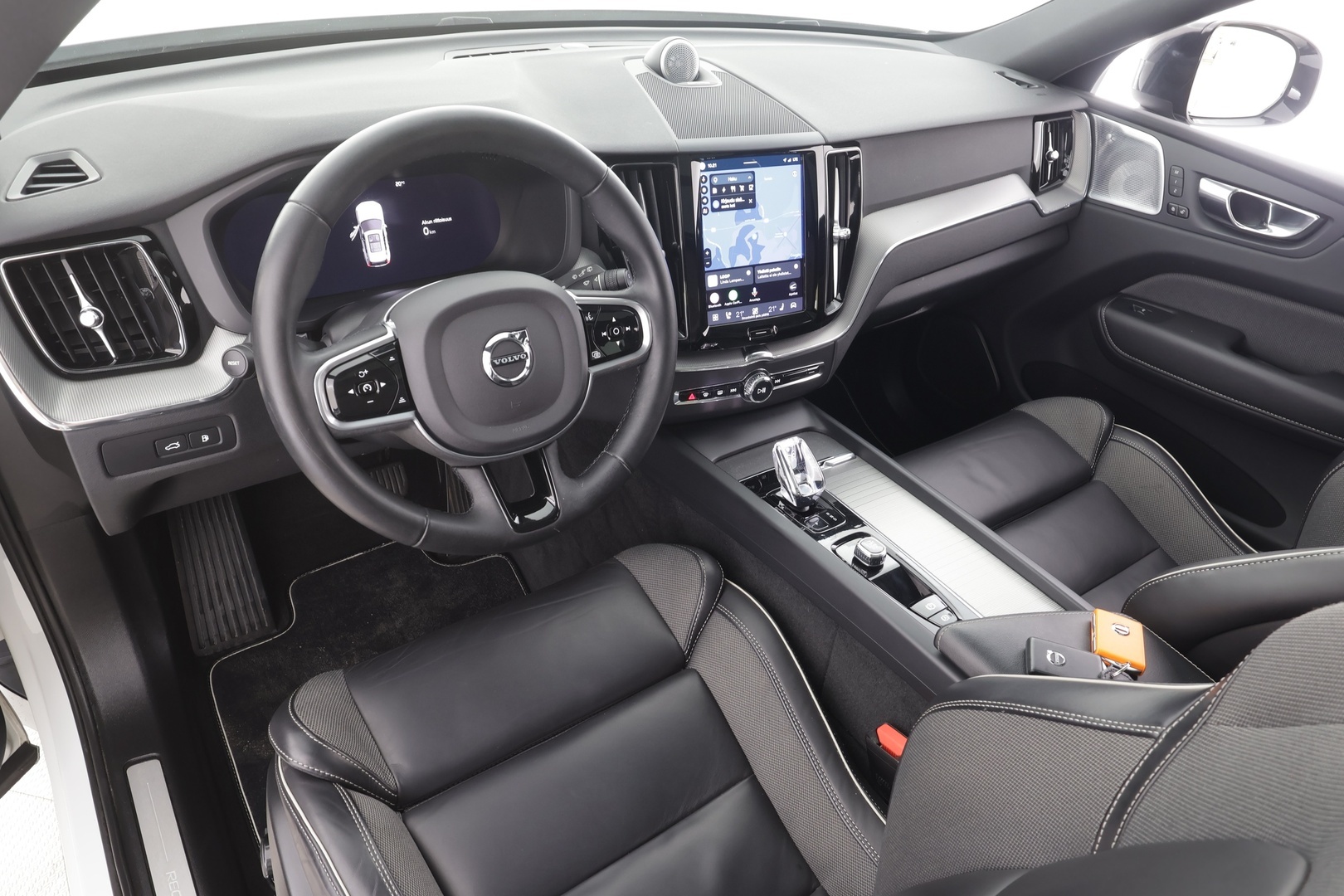 VOLVO XC60 2023