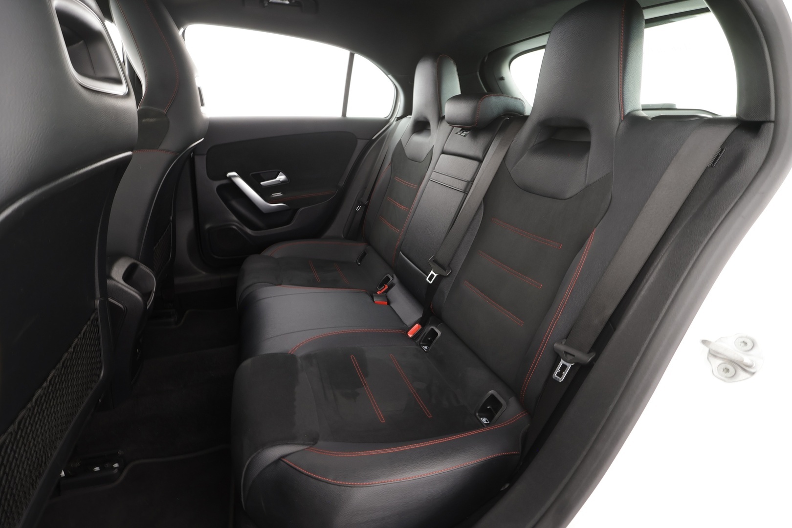 MERCEDES-BENZ A 2023