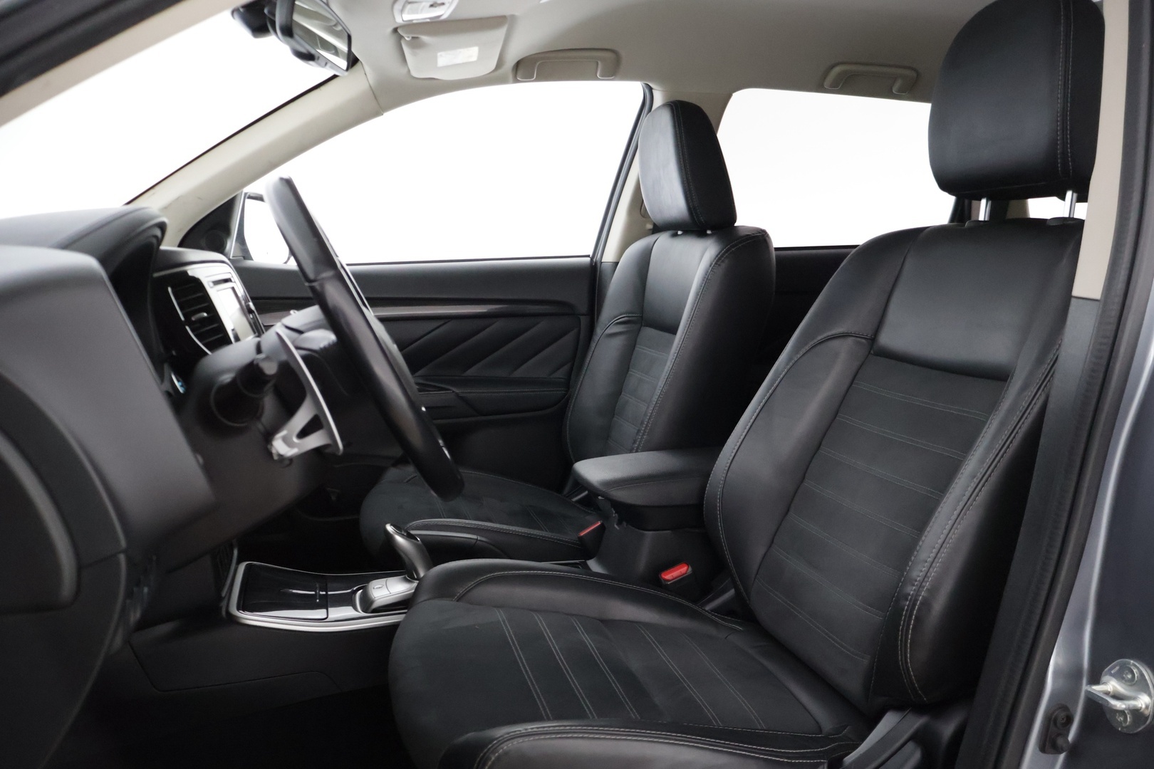 MITSUBISHI Outlander 2016