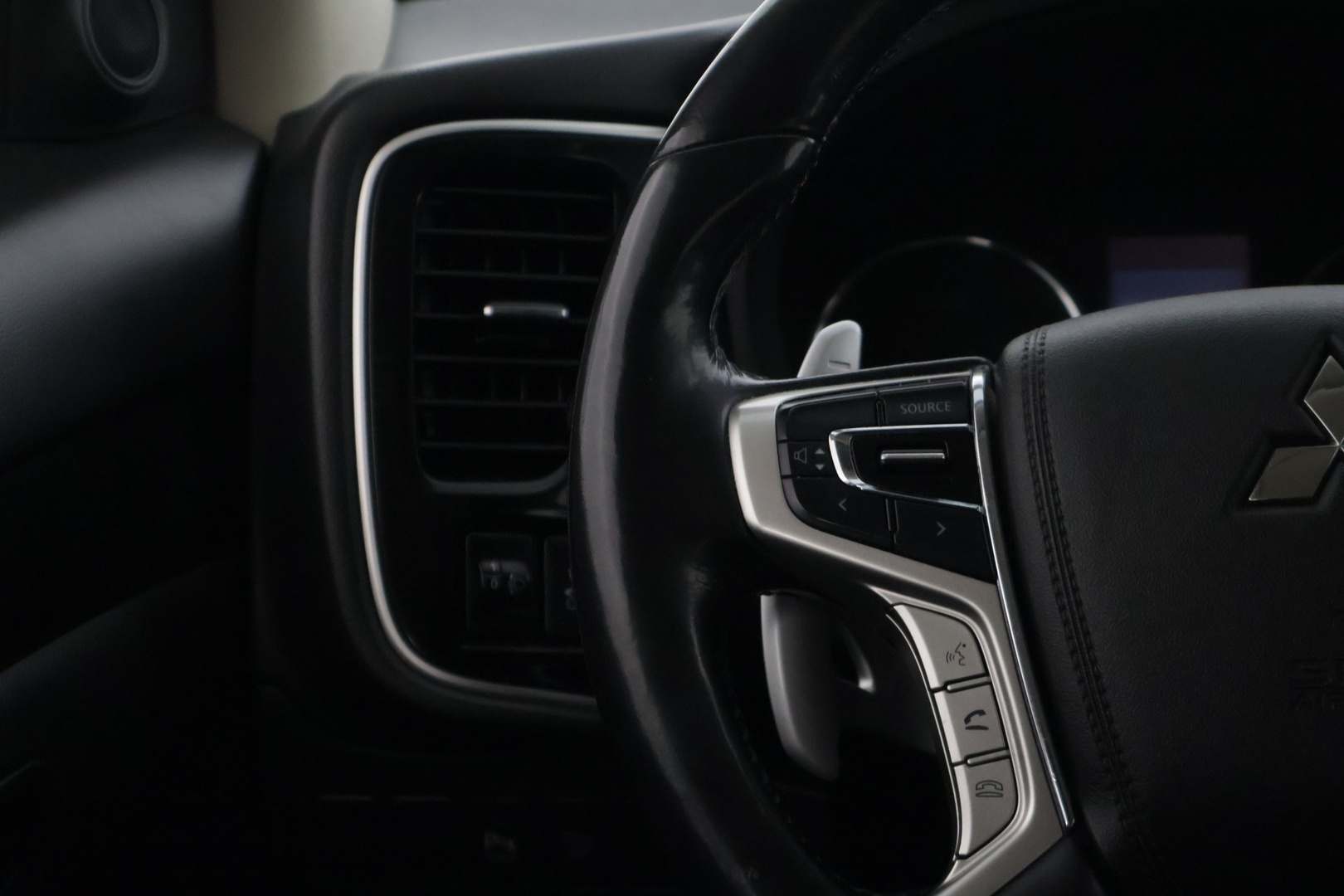 MITSUBISHI Outlander 2016