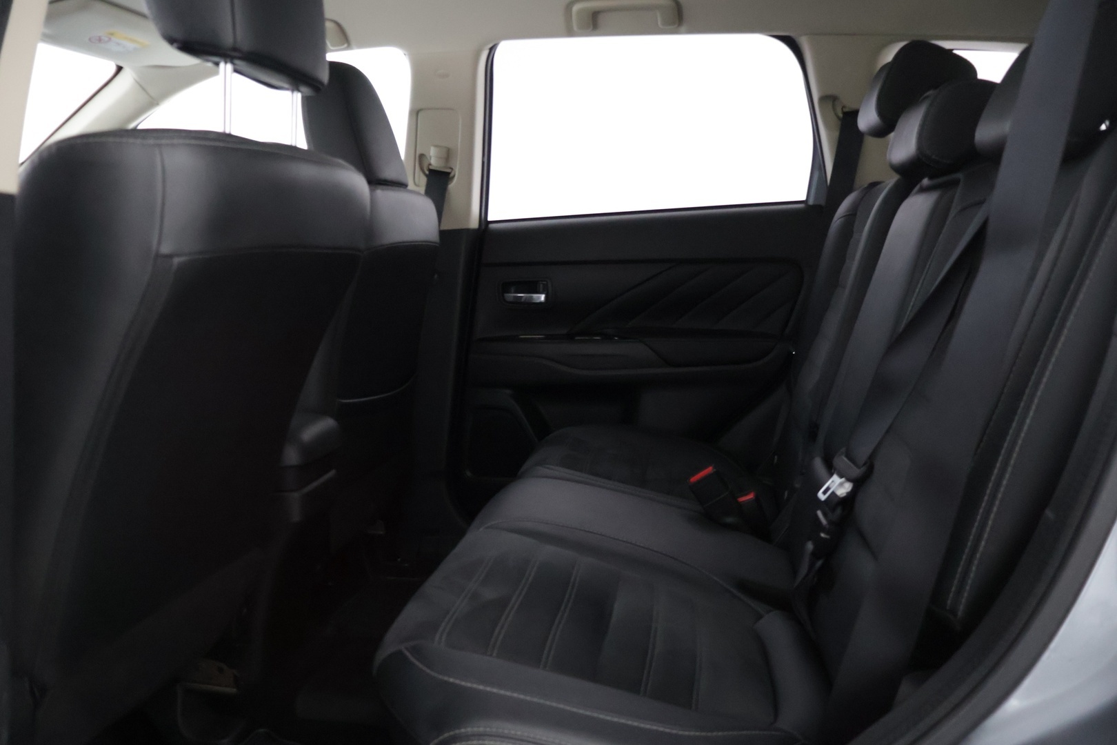 MITSUBISHI Outlander 2016