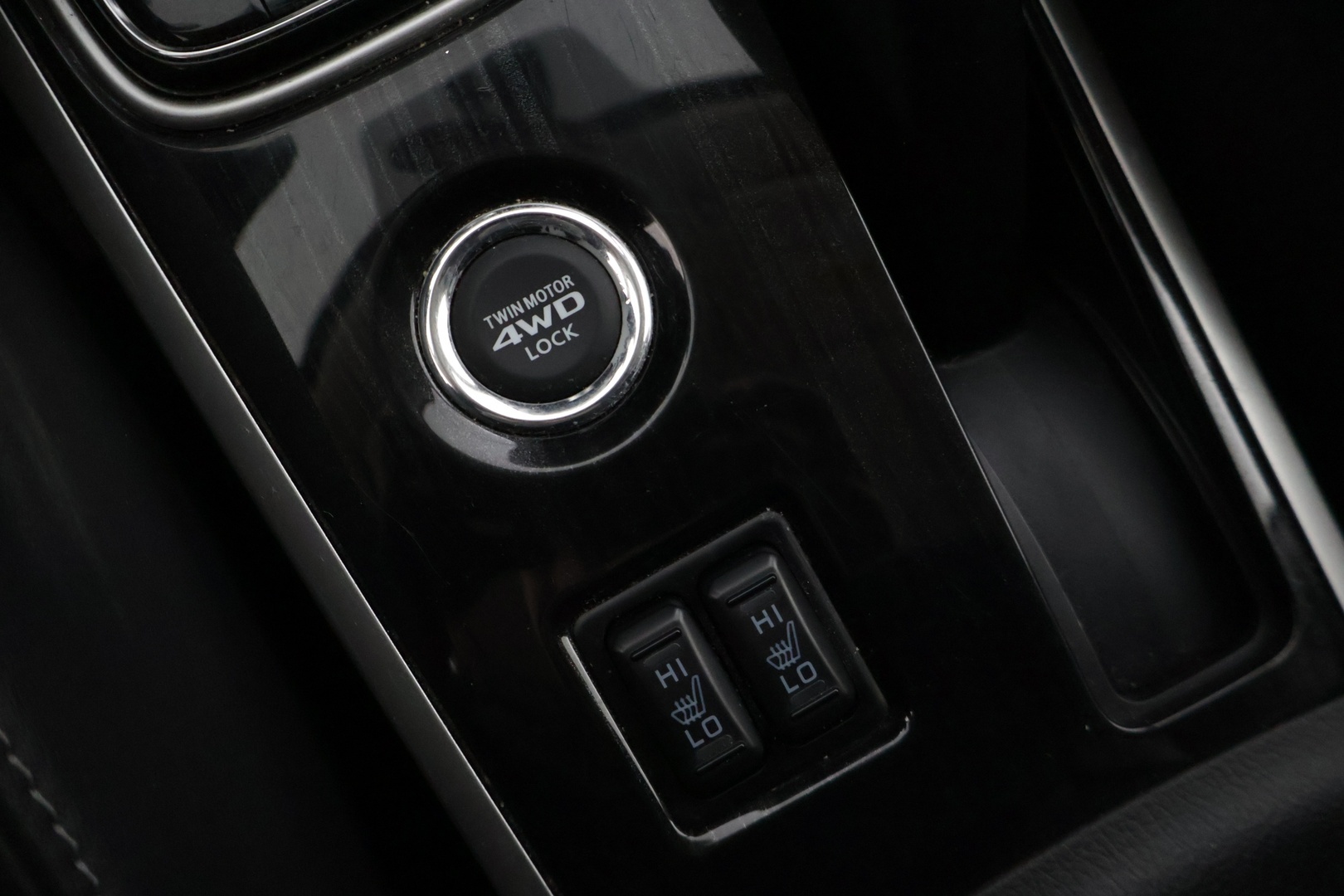 MITSUBISHI Outlander 2016