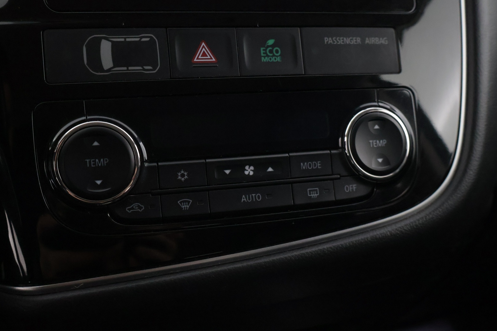 MITSUBISHI Outlander 2016