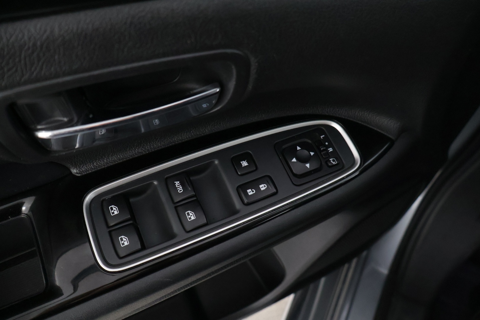 MITSUBISHI Outlander 2016