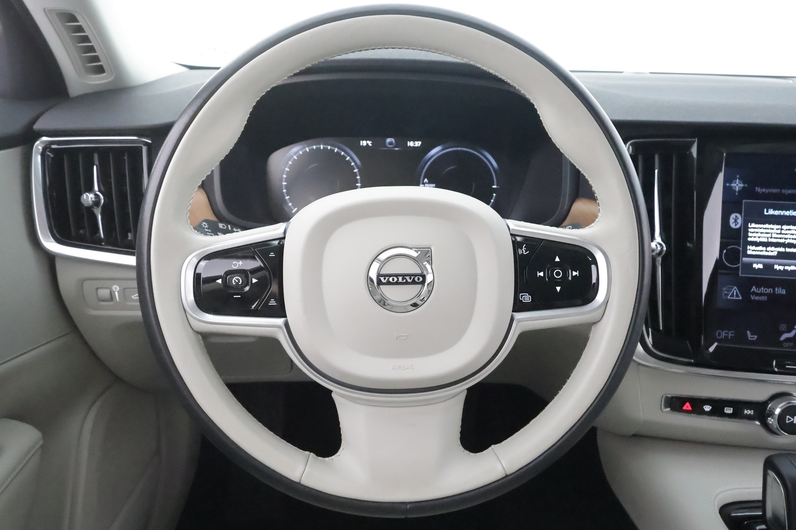 VOLVO V90 2021
