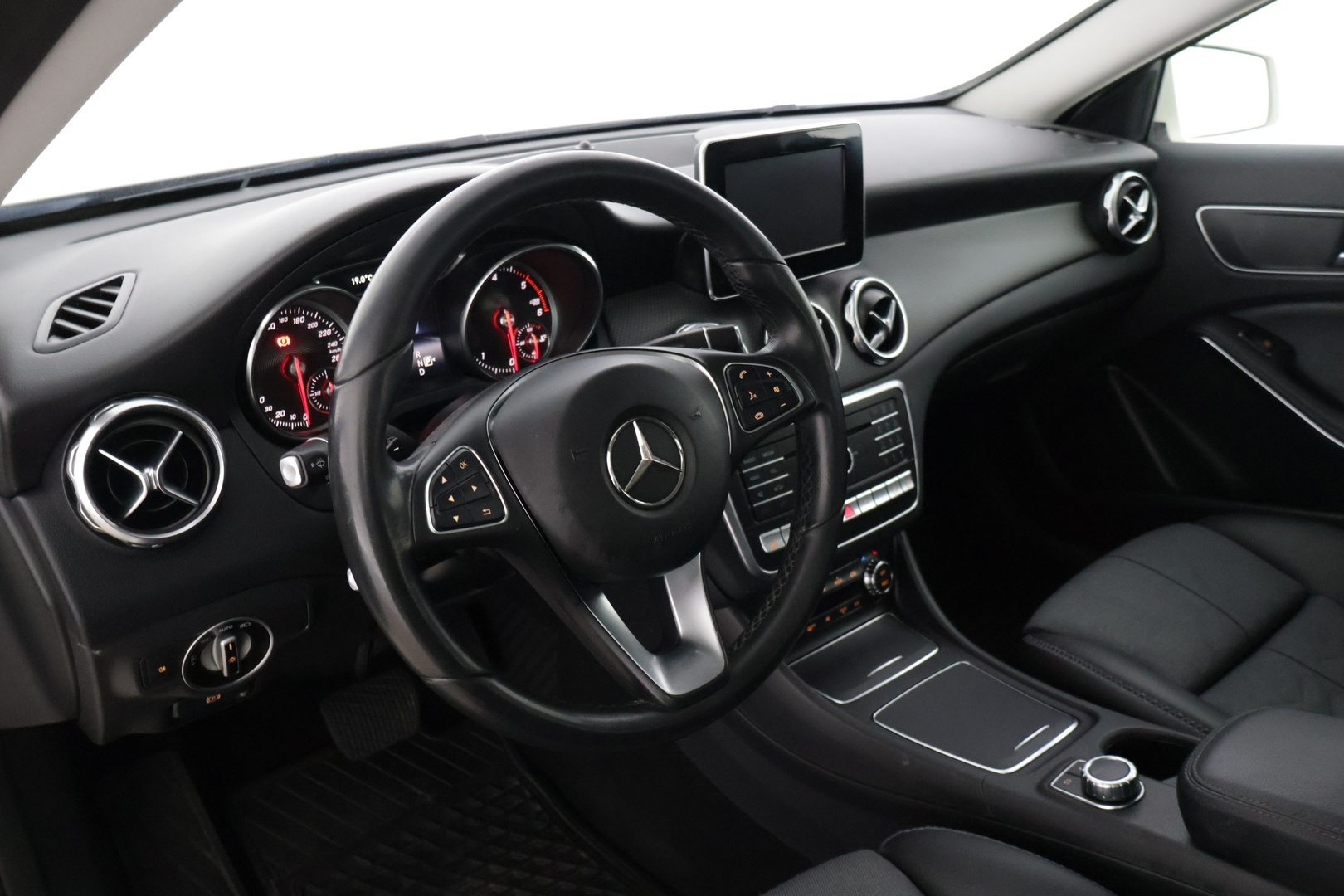 MERCEDES-BENZ GLA 2018