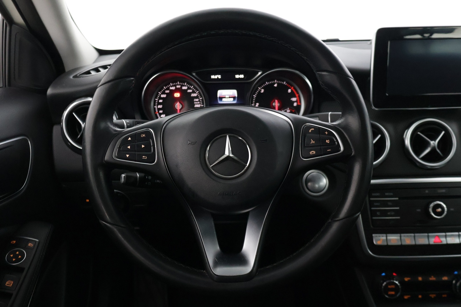 MERCEDES-BENZ GLA 2018