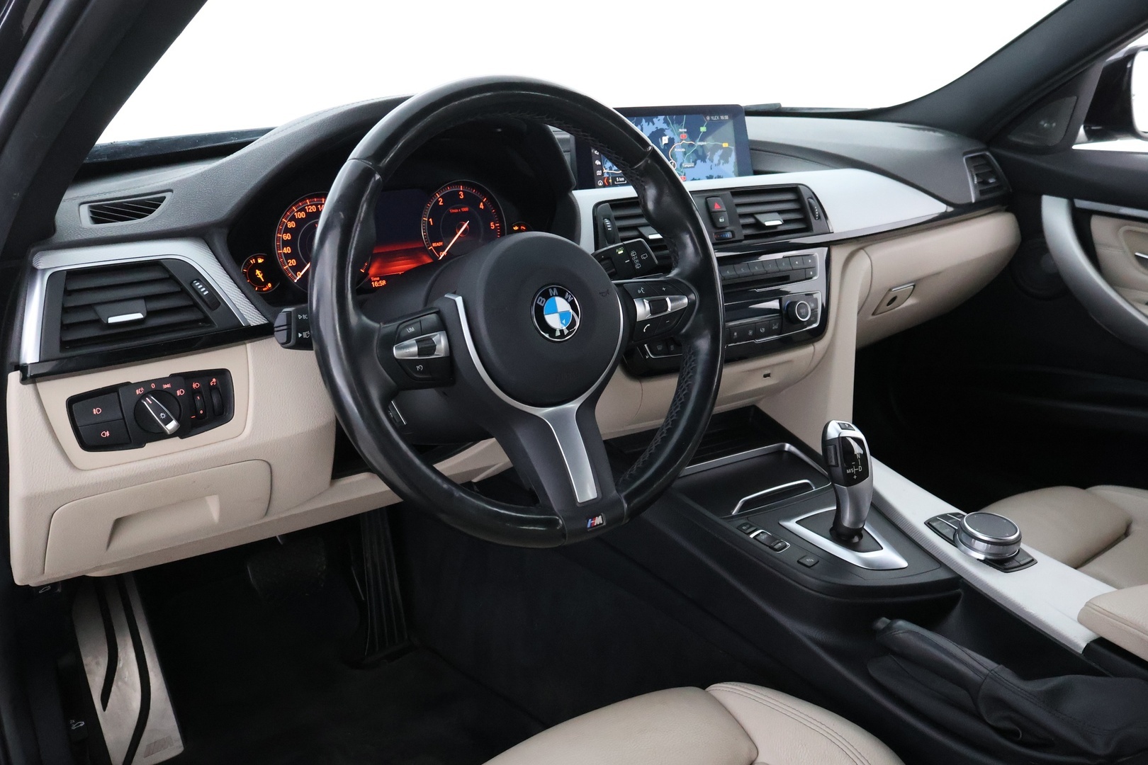 BMW 318 2019