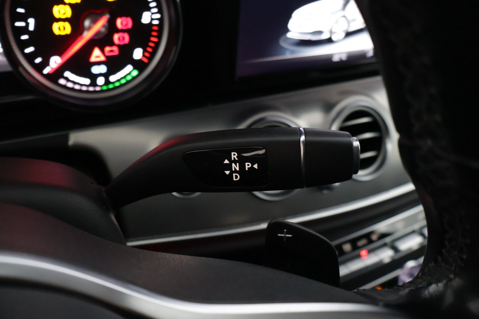 MERCEDES-BENZ E 2019