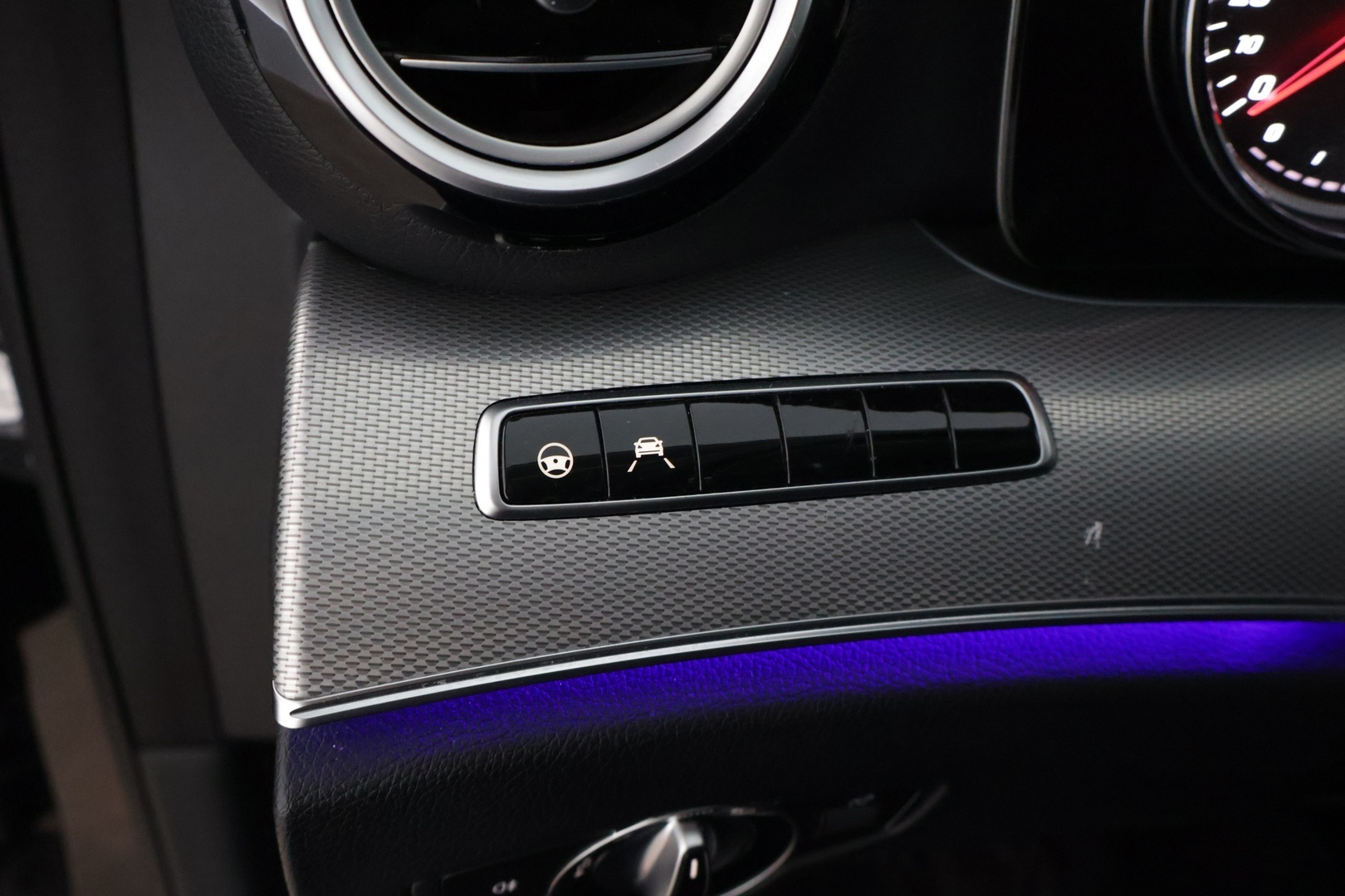 MERCEDES-BENZ E 2019